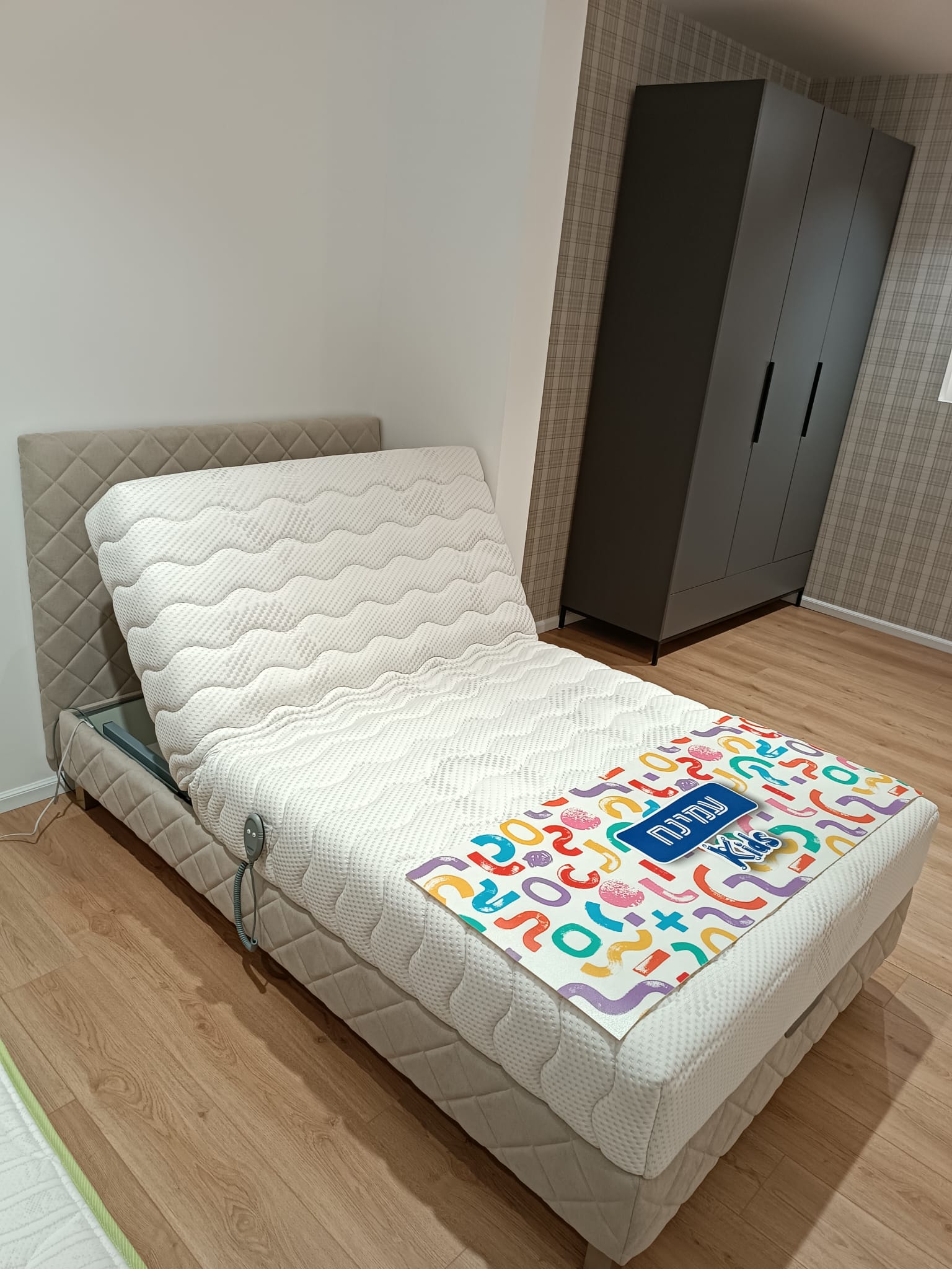 מיטה חשמלית מתכווננת מדגם ונוס + ראש - עמינח