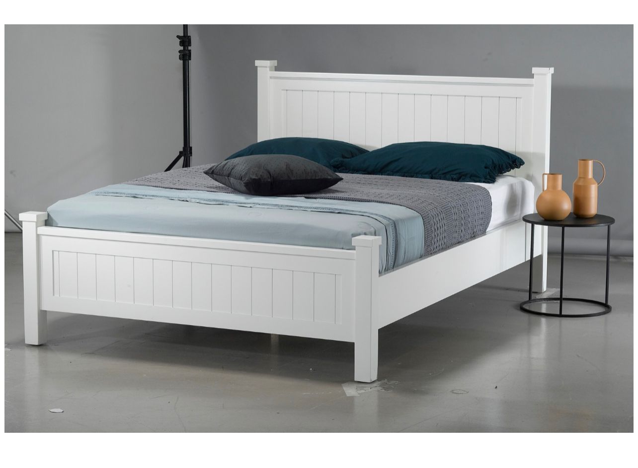 מיטה זוגית מעץ מלא דגם פראג