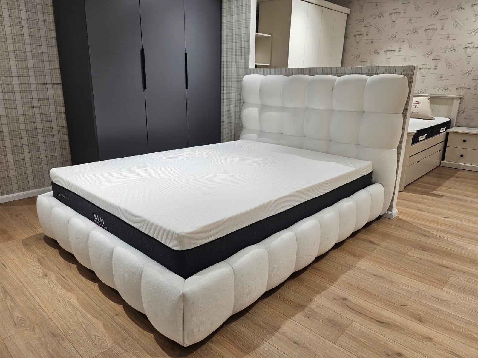 מיטה מרופדת זוגית דגם באבלס